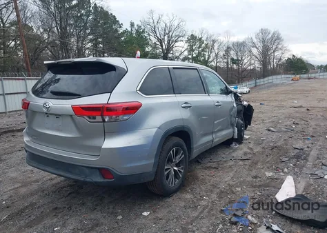 2018 Toyota Highlander Le z USA, uszkodzony, nr VIN 5TDZZRFHXJS240265